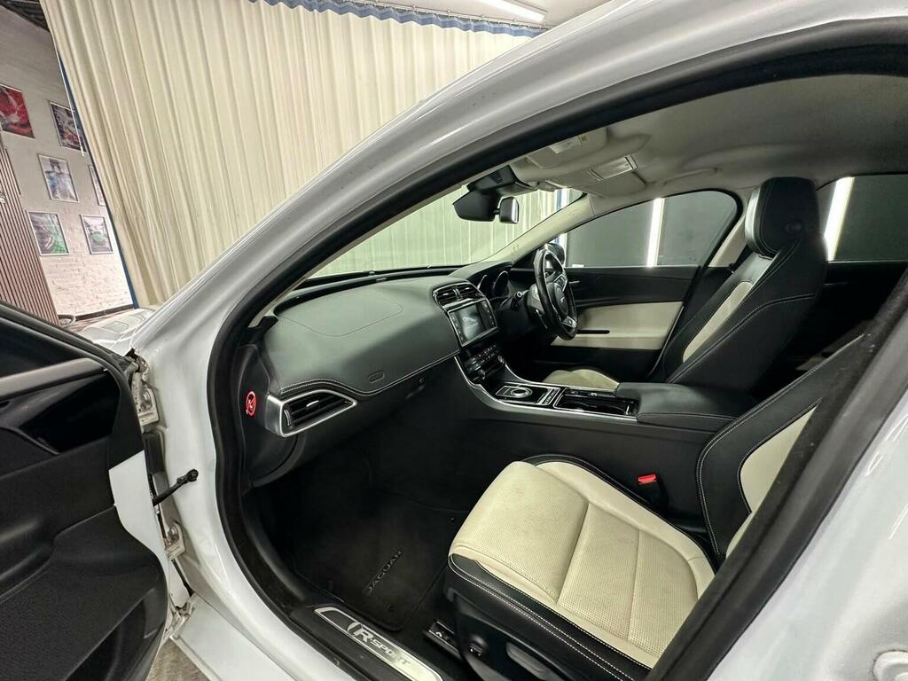 Jaguar XE Saloon Silver #26