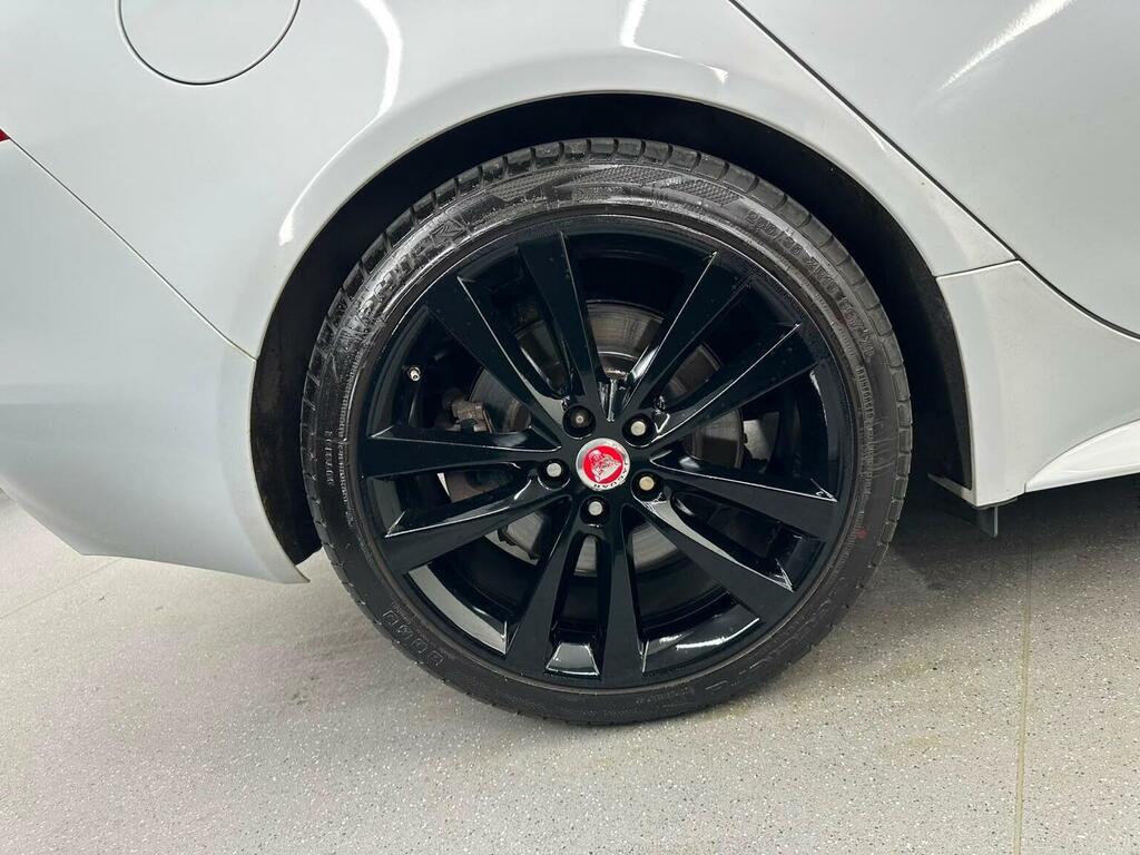 Jaguar XE Saloon Silver #13