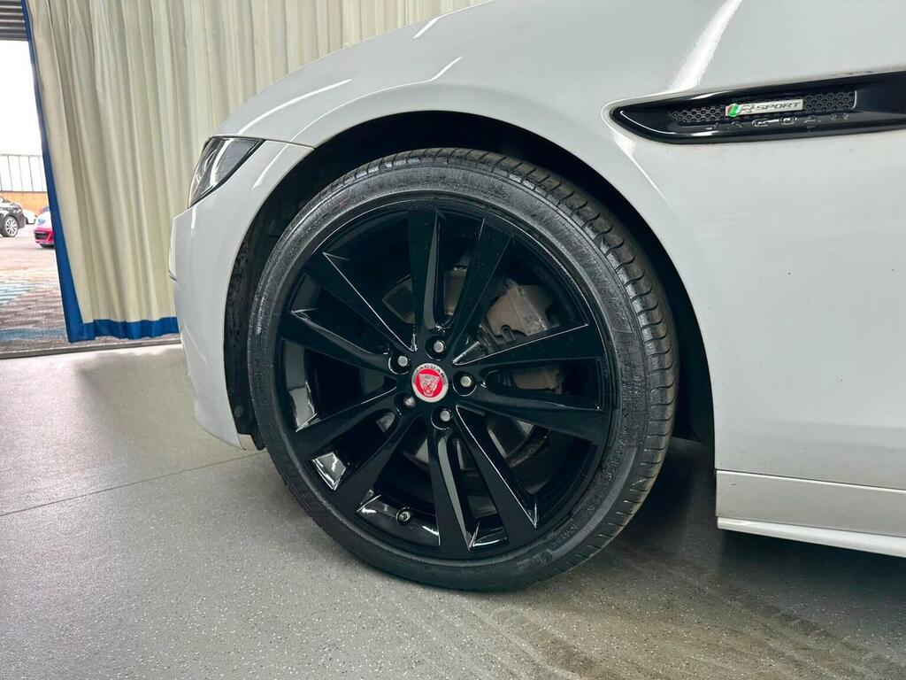 Jaguar XE Saloon Silver #12