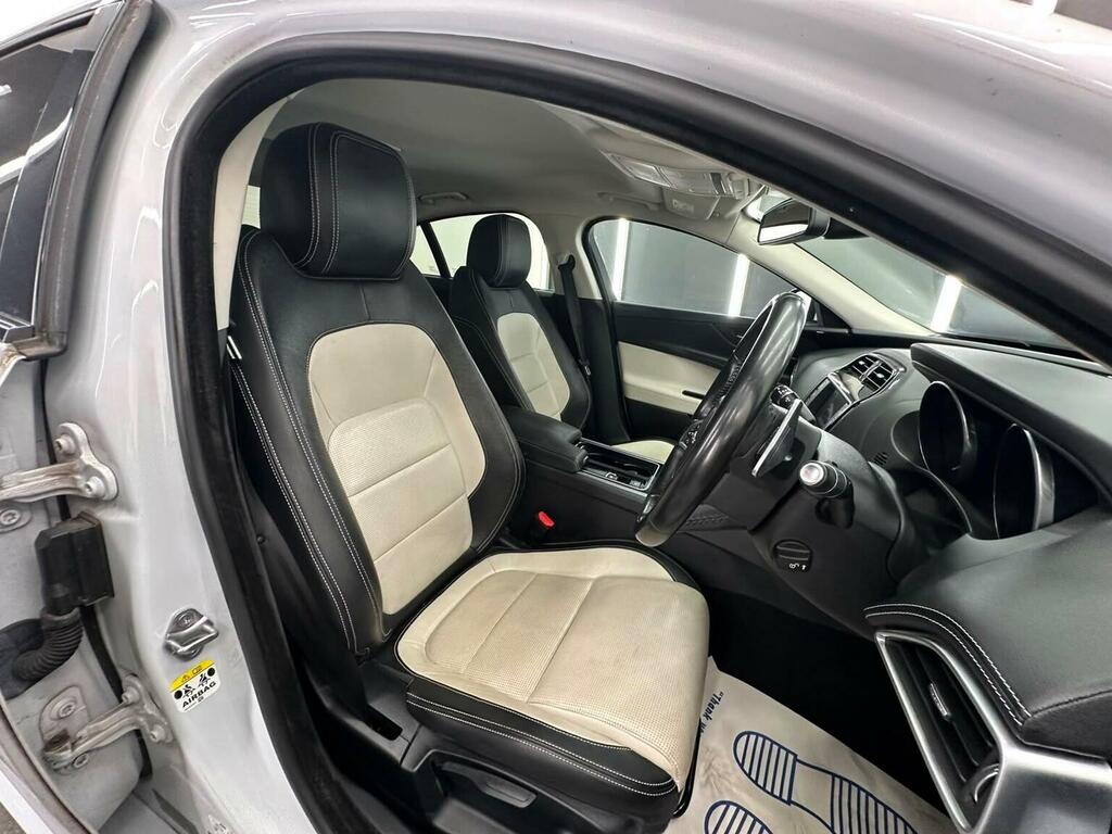 Jaguar XE Saloon Silver #21