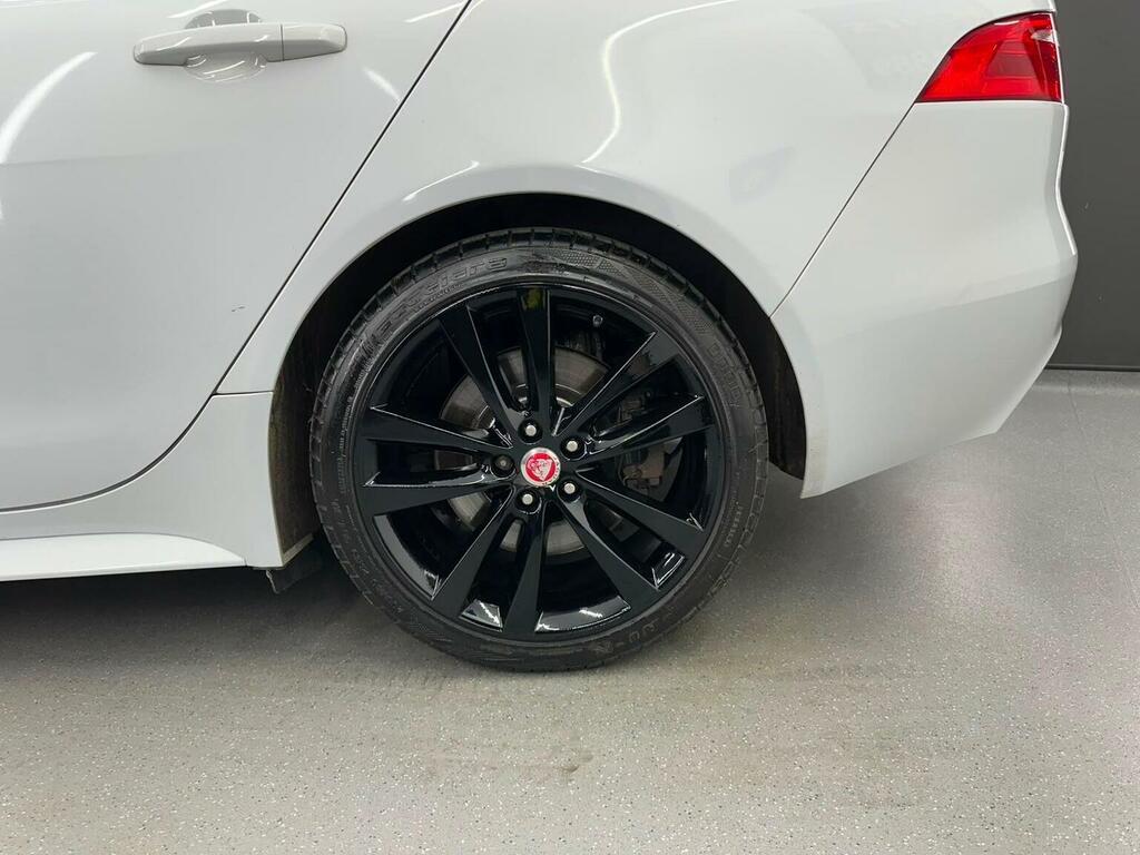 Jaguar XE Saloon Silver #15