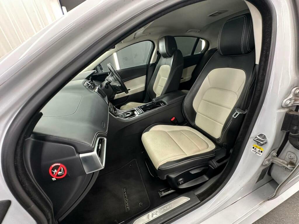 Jaguar XE Saloon Silver #25