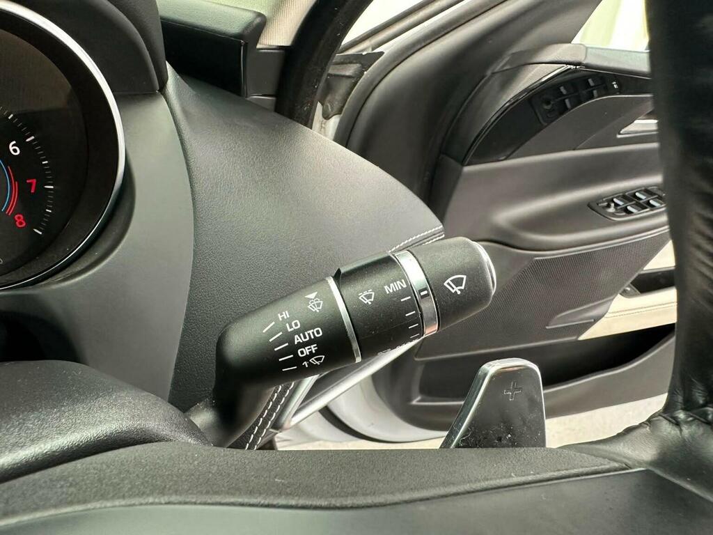 Jaguar XE Saloon Silver #37