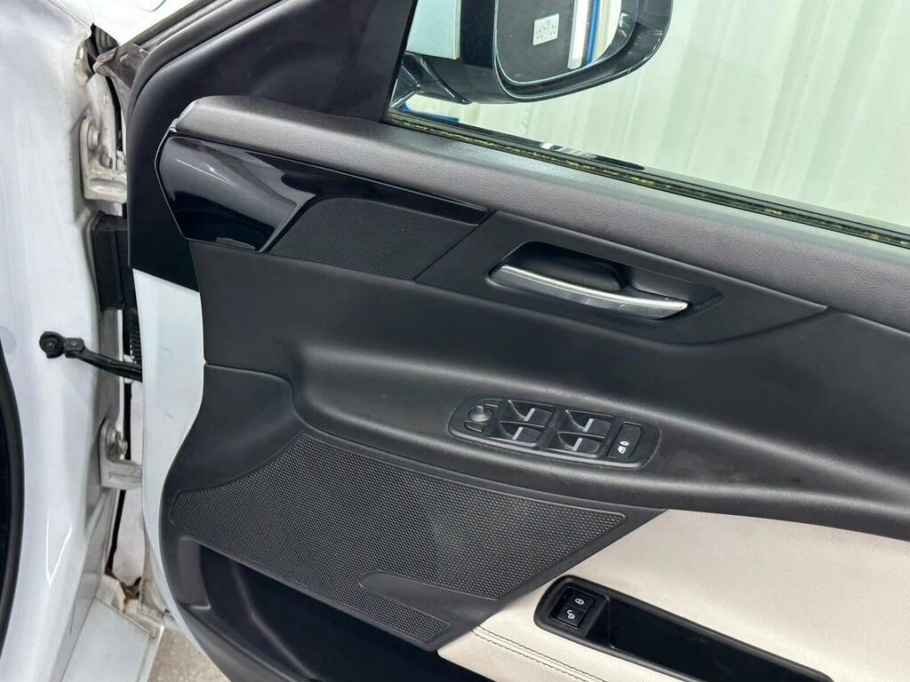 Jaguar XE Saloon Silver #40