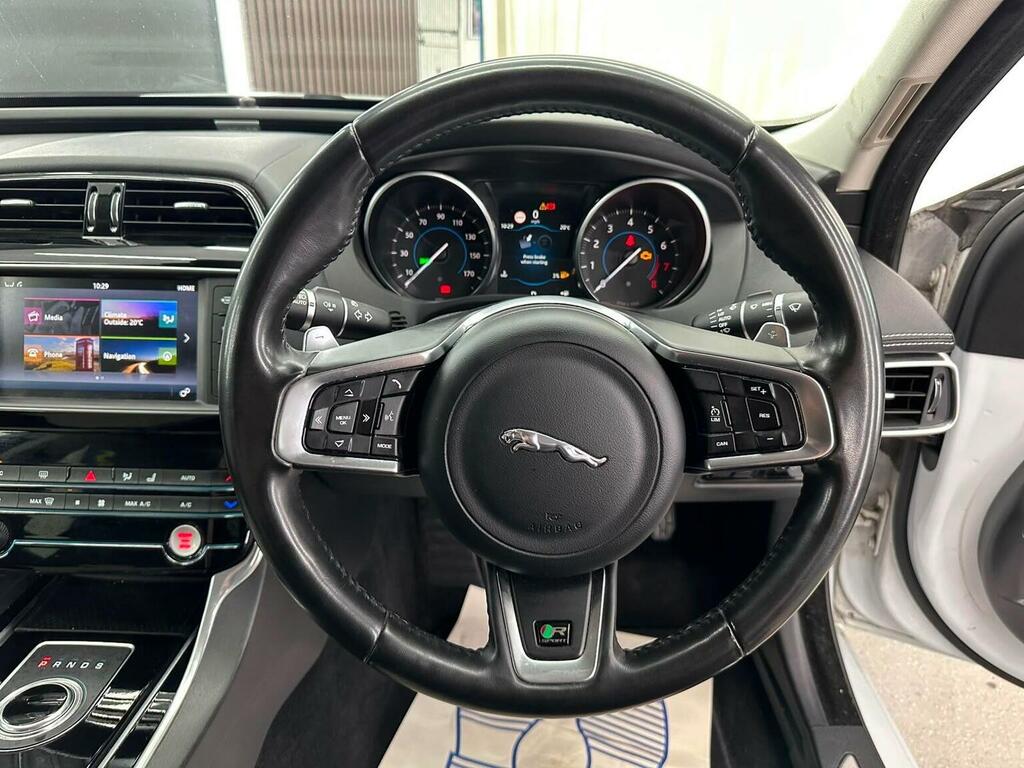 Jaguar XE Saloon Silver #31
