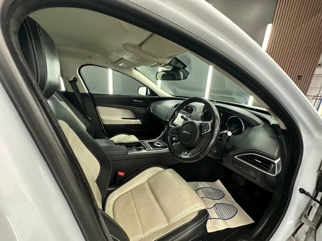 Jaguar XE Saloon Silver #22