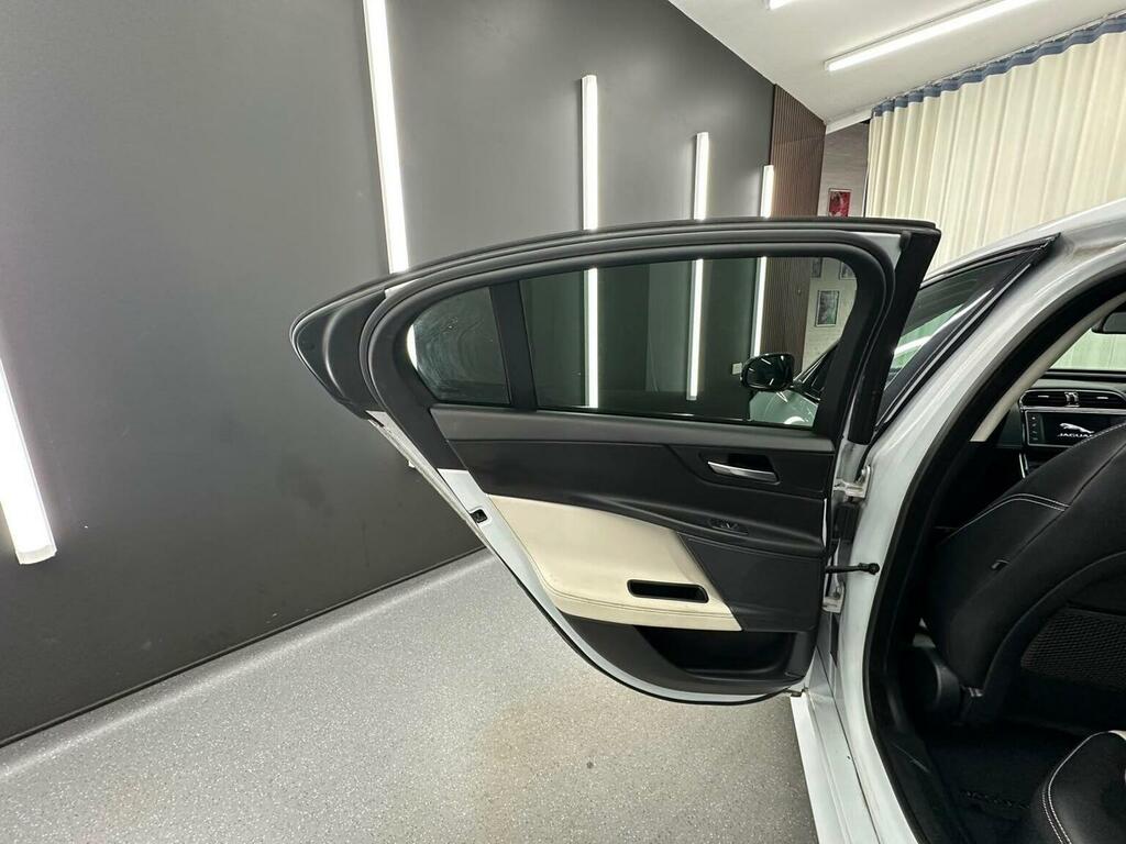 Jaguar XE Saloon Silver #17