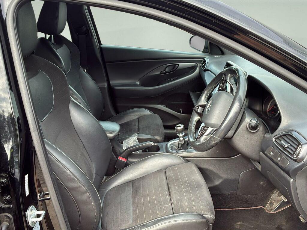 Hyundai I30 T-gdi Premium Red #8