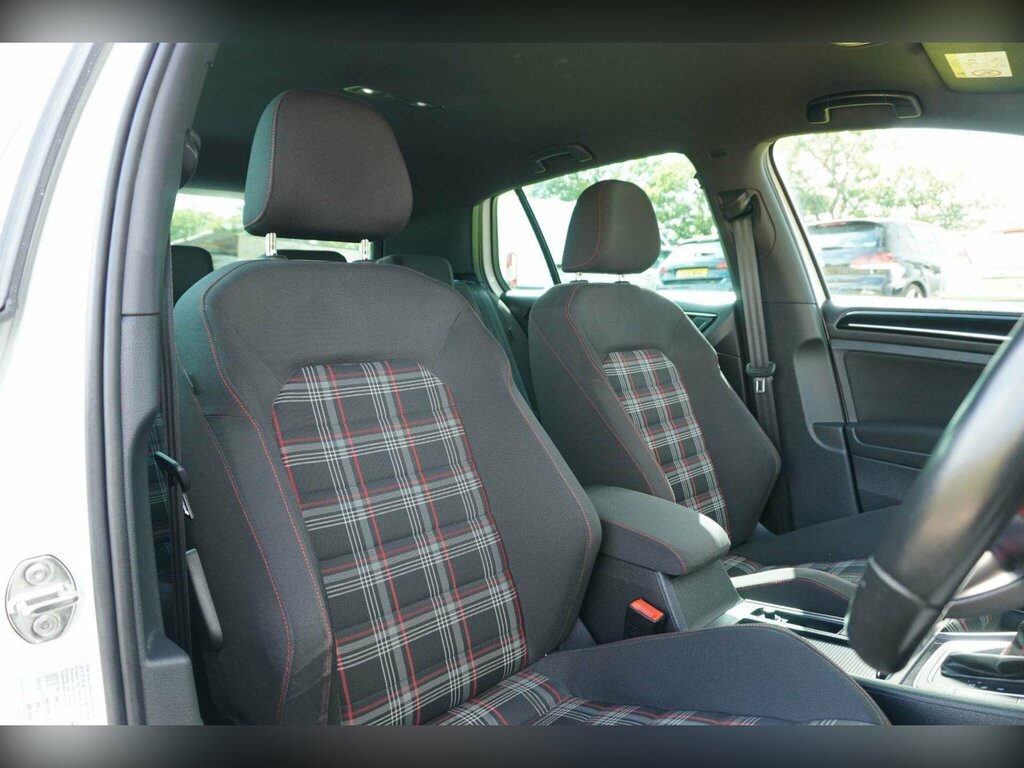 Volkswagen Golf 2.0 Tsi Bluemotion Tech Gti Hatchback D White #4