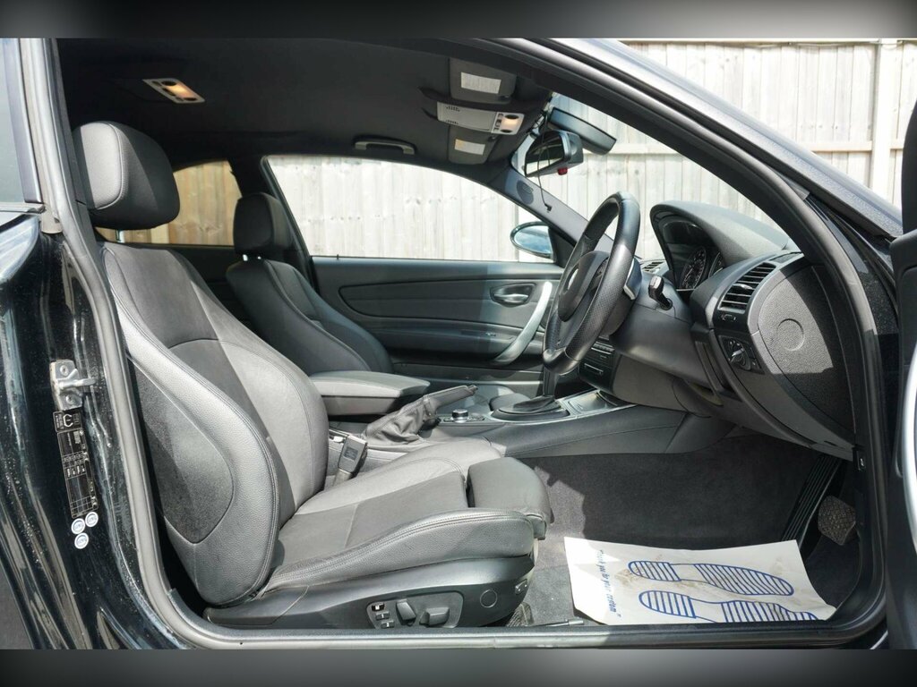 BMW 1 Series Convertible Black #18