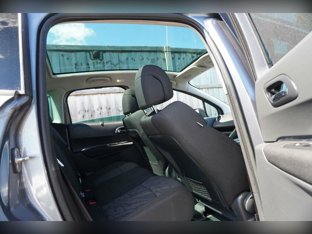 Peugeot 3008 Active Silver #8