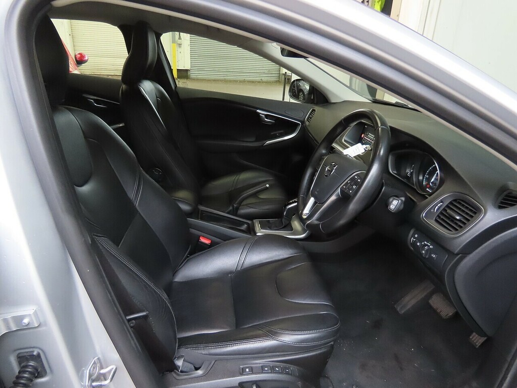 Volvo V40 T3 Inscription Edition Silver #4