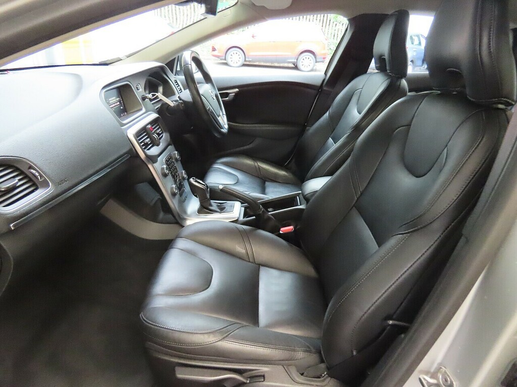 Volvo V40 T3 Inscription Edition Silver #5