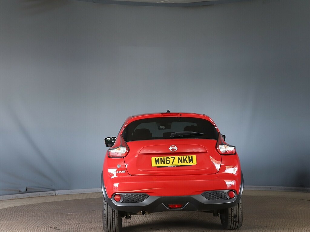 Nissan Juke Tekna Red #4