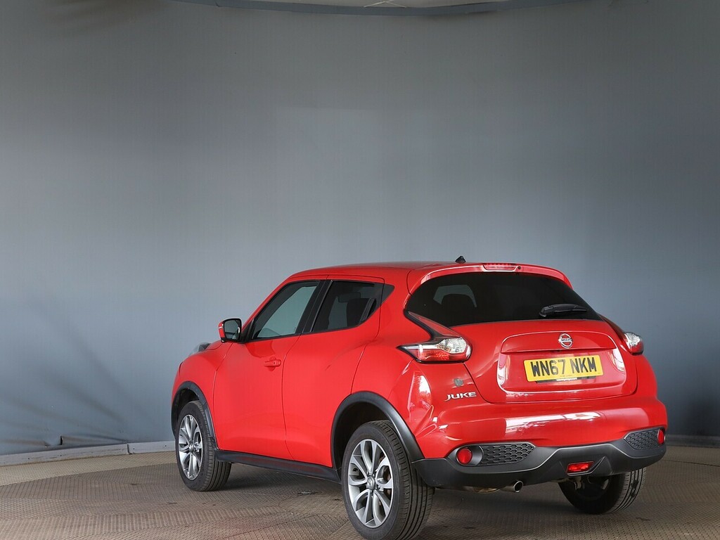 Nissan Juke Tekna Red #3