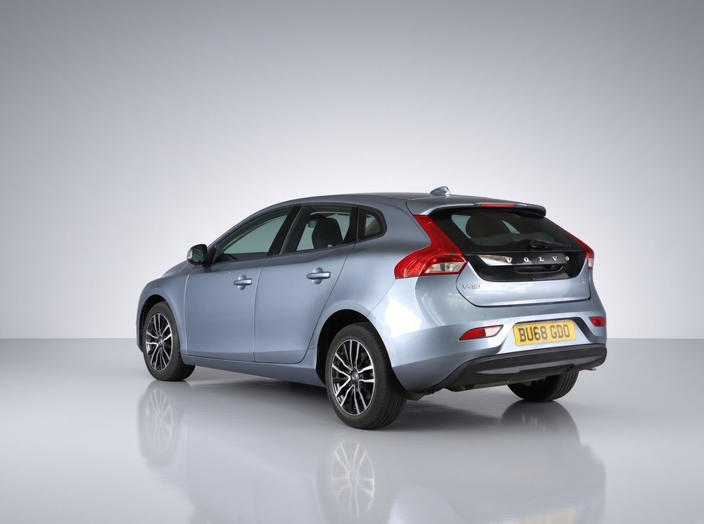 Volvo V40 T3 Inscription Red #4
