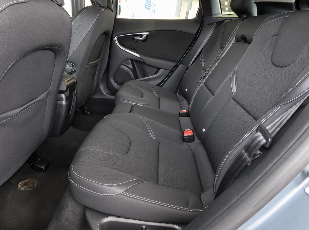 Volvo V40 T3 Inscription Red #9