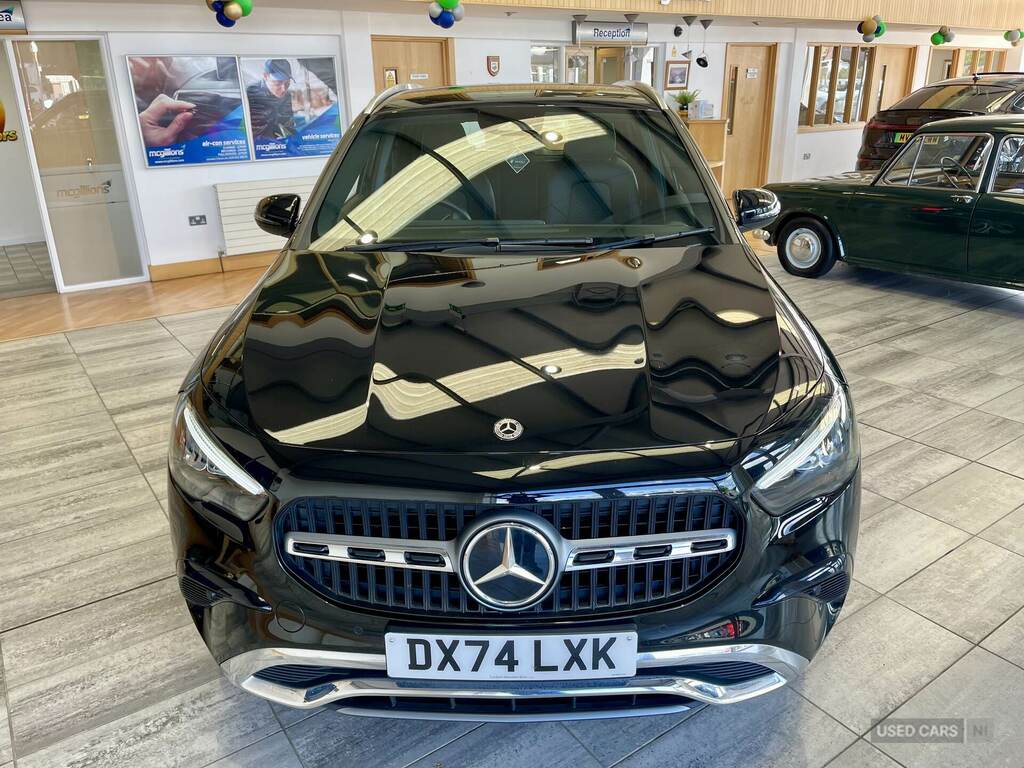 Mercedes-Benz GLA Class Suv  #10