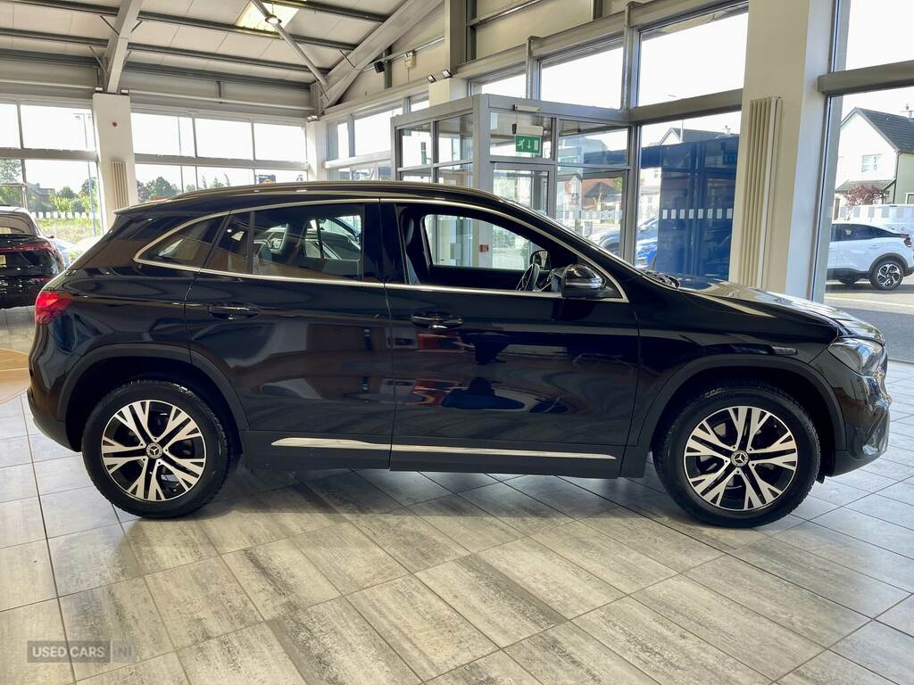 Mercedes-Benz GLA Class Gla 200D Sport Executive Black #2