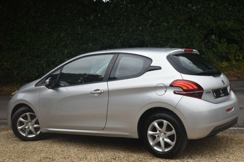 Peugeot 208 1.2 Puretech Active Silver #2