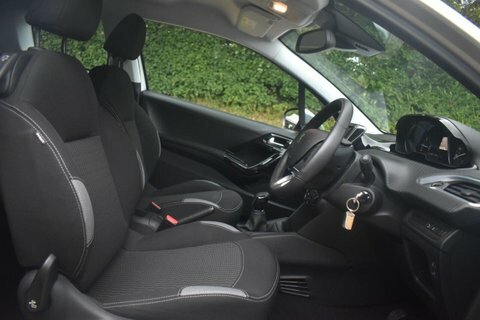 Peugeot 208 1.2 Puretech Active Silver #6