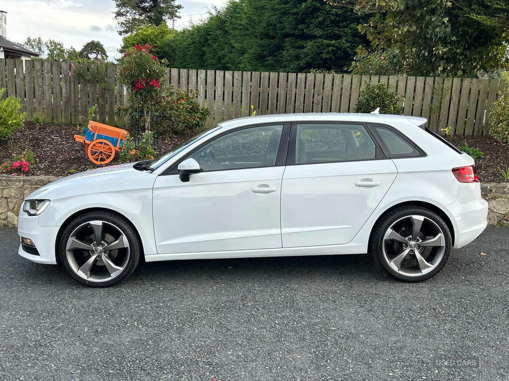 Audi A3 1.6 Tdi Se White #5