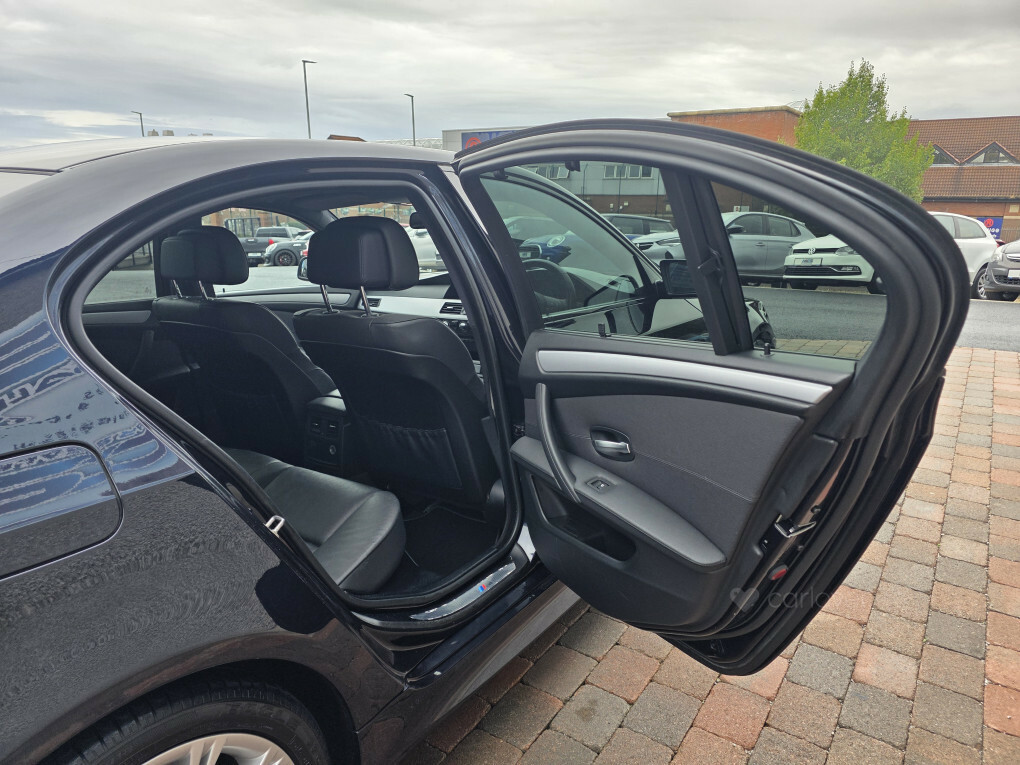 BMW 5 Series Black #18