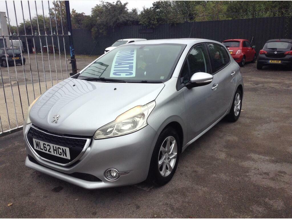 Peugeot 208 Active Red #3