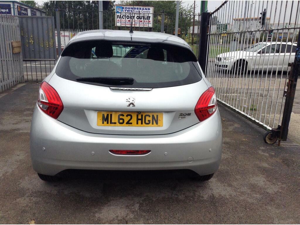 Peugeot 208 Active Red #5