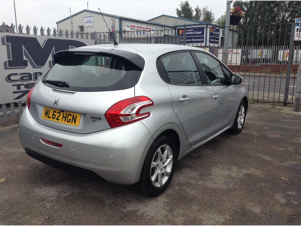 Peugeot 208 Active Red #6