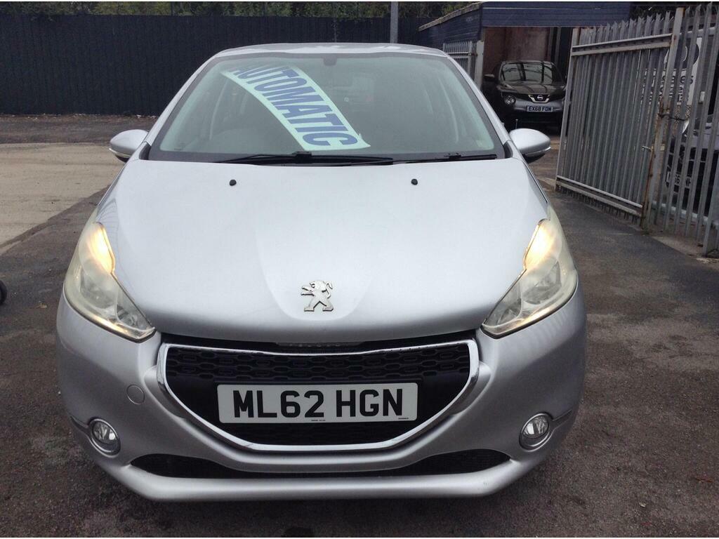 Peugeot 208 Active Red #2