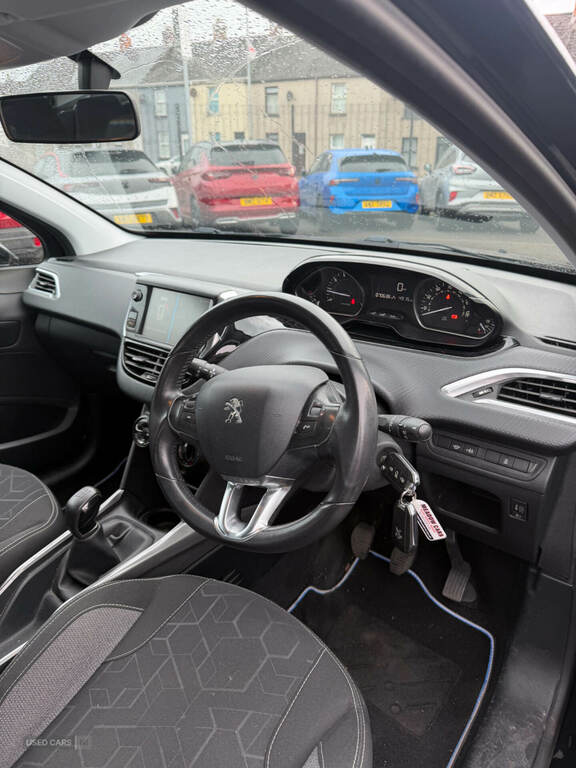 Peugeot 2008 1.2 Puretech Active Black #6