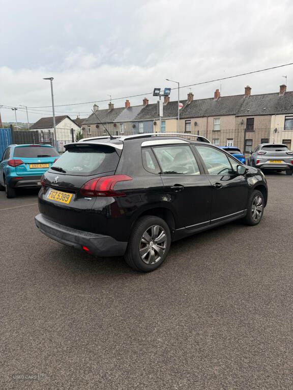 Peugeot 2008 1.2 Puretech Active Black #2