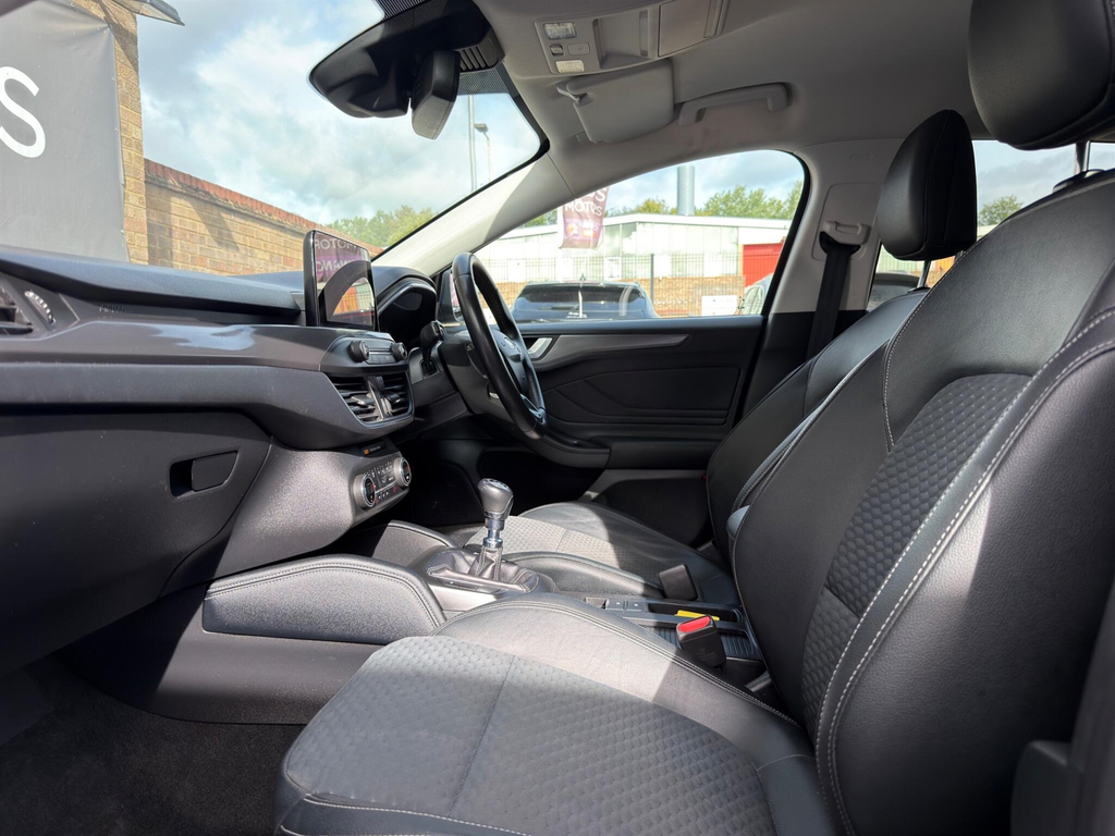 Ford Focus 1.0T Ecoboost Vignale Euro 6 Ss Black #45