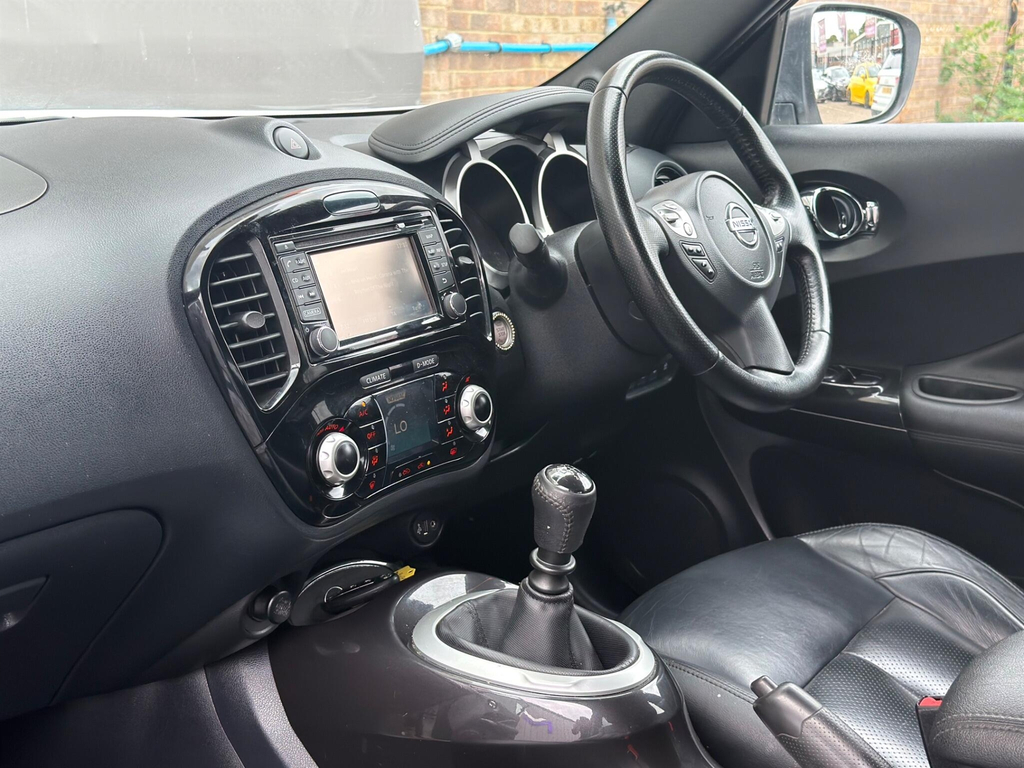 Nissan Juke 1.6 N-connecta Xtronic 117 Bhp White #39