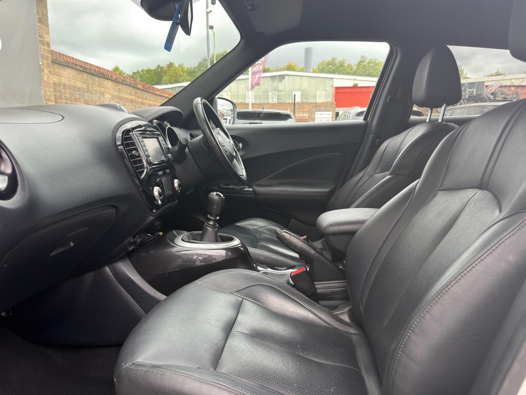Nissan Juke 1.6 N-connecta Xtronic 117 Bhp White #41