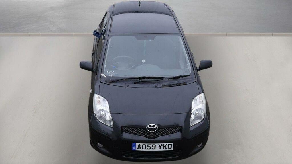Toyota Yaris Hatchback Silver #2