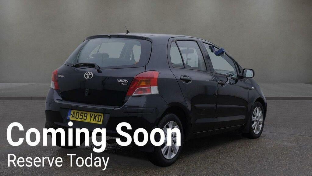 Toyota Yaris Hatchback Silver #1