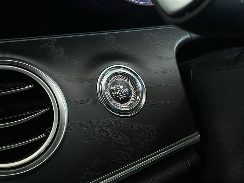 Mercedes-Benz E Class 2.0 E300d Black #44