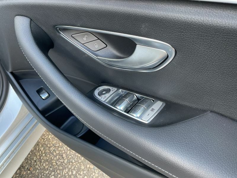 Mercedes-Benz E Class 2.0 E300d Black #23