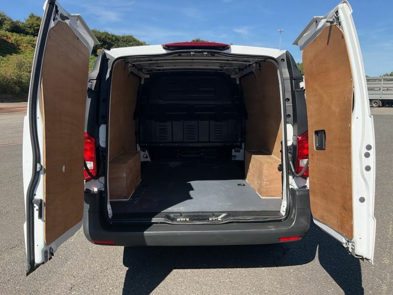 Mercedes-Benz eVito 116 E Progressive White #9