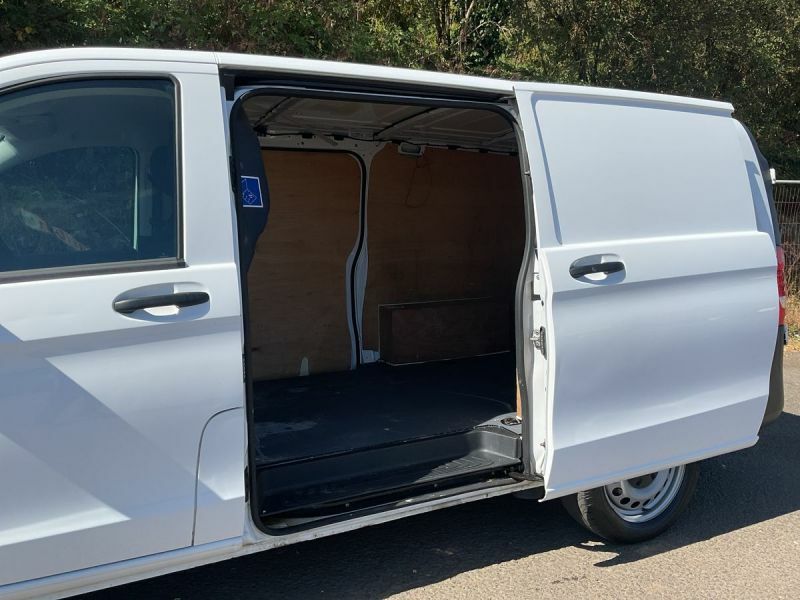 Mercedes-Benz eVito 116 E Progressive White #32