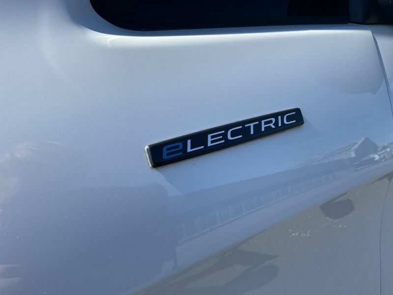 Mercedes-Benz eVito 116 E Progressive White #18