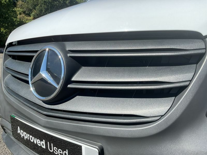 Mercedes-Benz eVito 116 E Progressive White #16