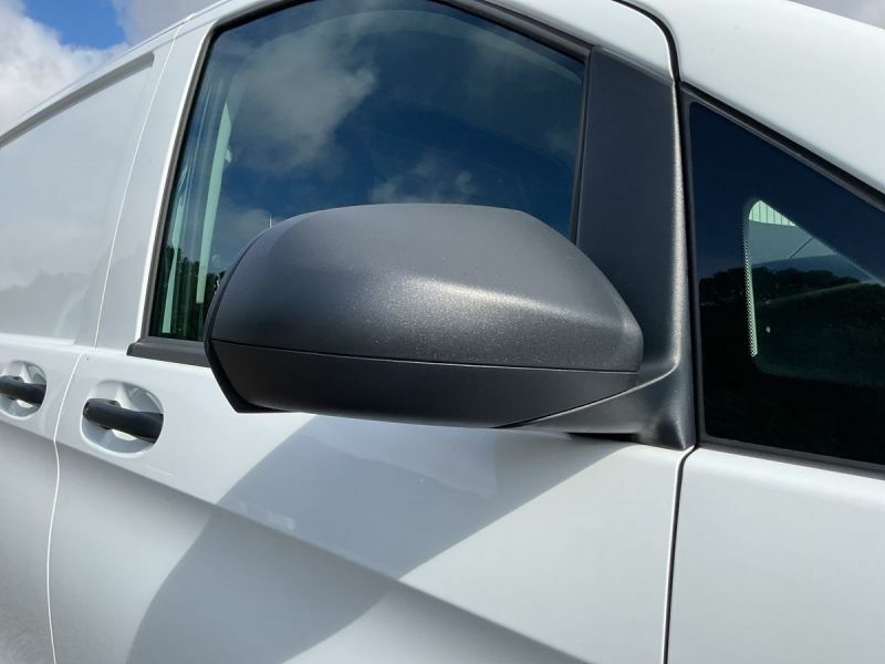 Mercedes-Benz eVito 116 E Progressive White #12