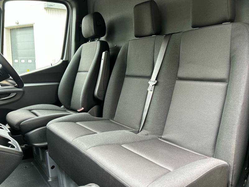 Mercedes-Benz Sprinter Mpv White #3