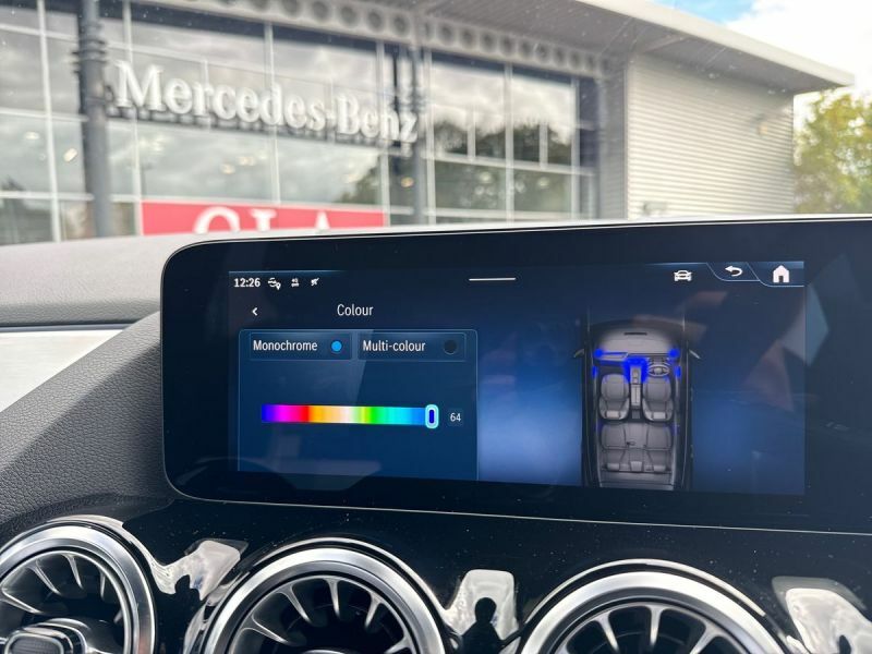 Mercedes-Benz GLA Class 200D Amg Line Executive Black #36