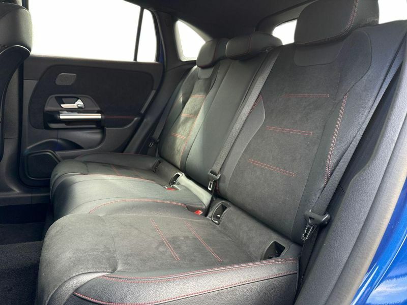 Mercedes-Benz GLA Class 200D Amg Line Executive Black #10