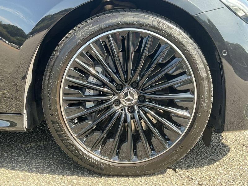 Mercedes-Benz E Class Saloon Black #4