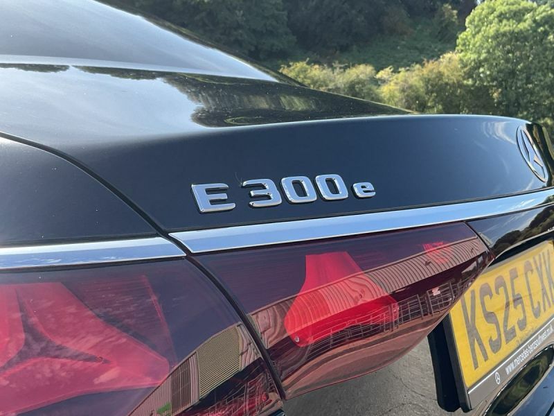 Mercedes-Benz E Class 2.0 E300e 25.4Kwh Urban Edition Saloon KN25ZKO Black #24
